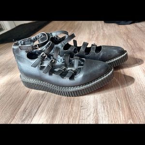 TUK womens 8 great condition super cute